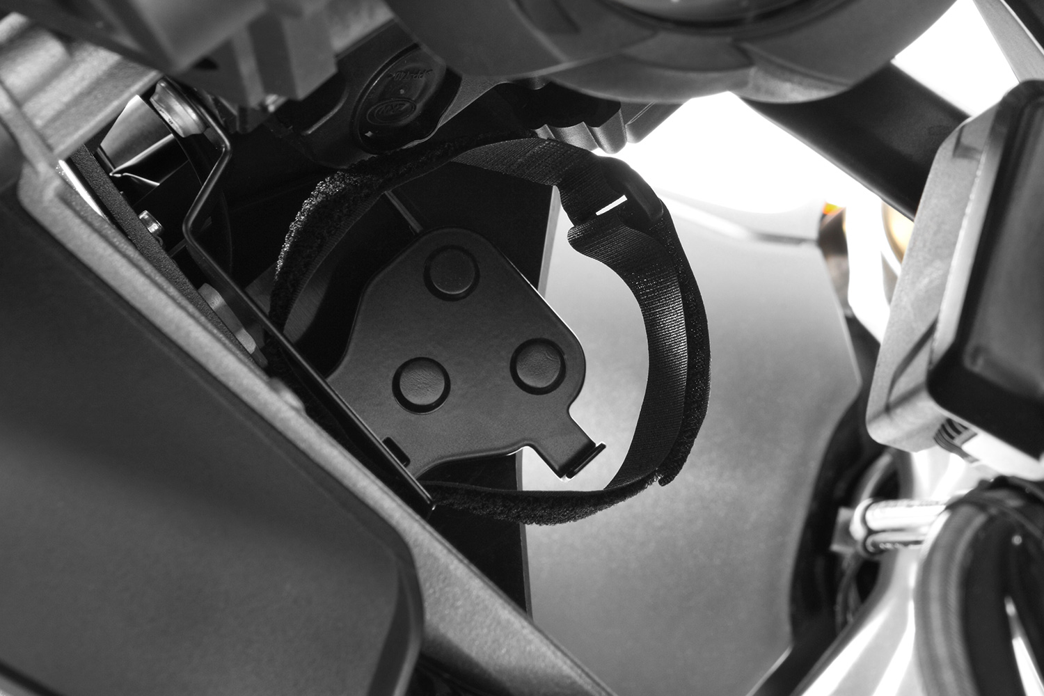 Wunderlich Bottle Holder for - black R 1250 GS/GSA, R 1200GS LC - Image 2