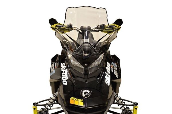 Powermadd Tuulilasi, Ski-Doo Gen4 Keskikorkea 20", Kirkas/Mustalla grafiikalla - Image 2