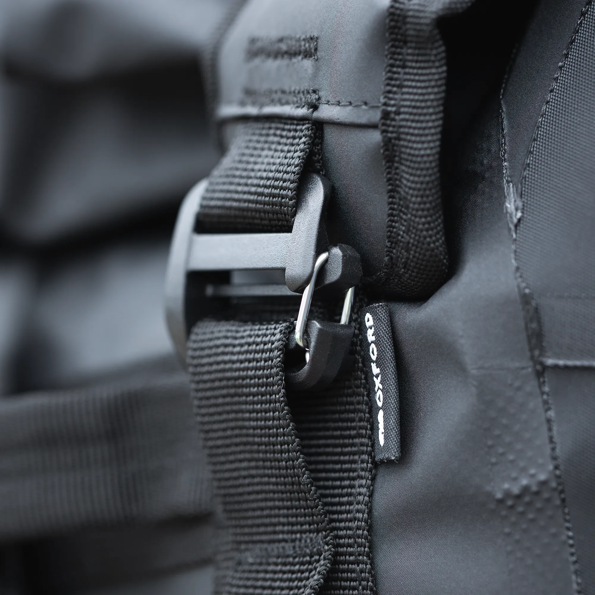 Oxford Aqua Pro T-50 Roll Bag, musta - vedenpitävä rullalaukku 50l - Image 7