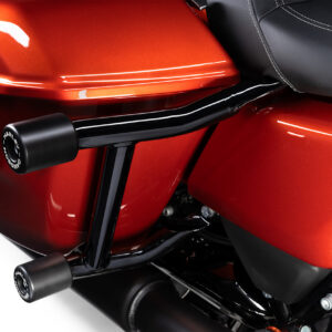 Harley-Davidson Saddlebag Tip-Over Bar Set, sivulaukkujen suojasarja 90202657 Road Glide/ Street Glide 2023 alkaen