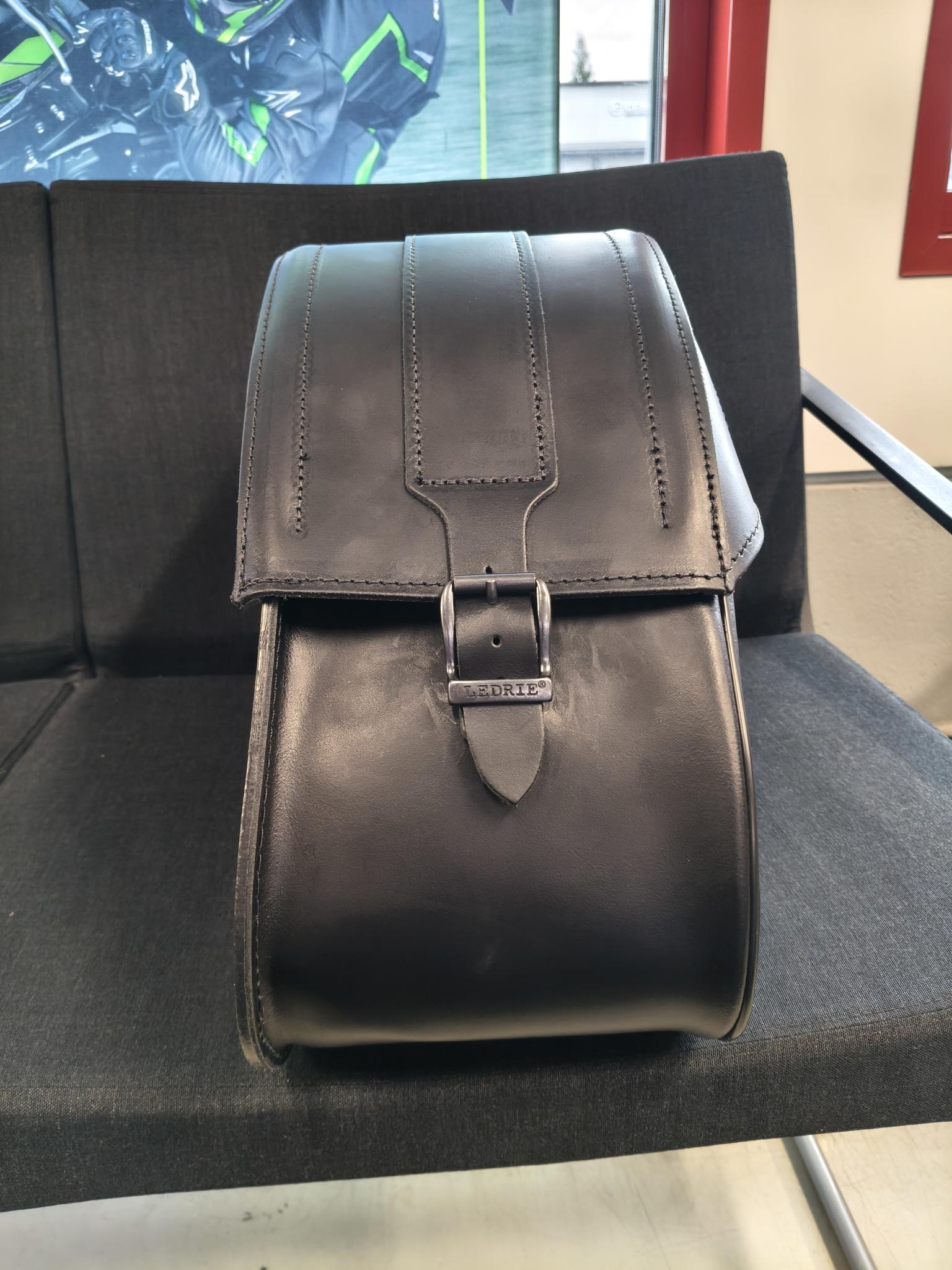 MCS Reinforced rigid leather saddlebag set. BW. 33 liter - Image 2